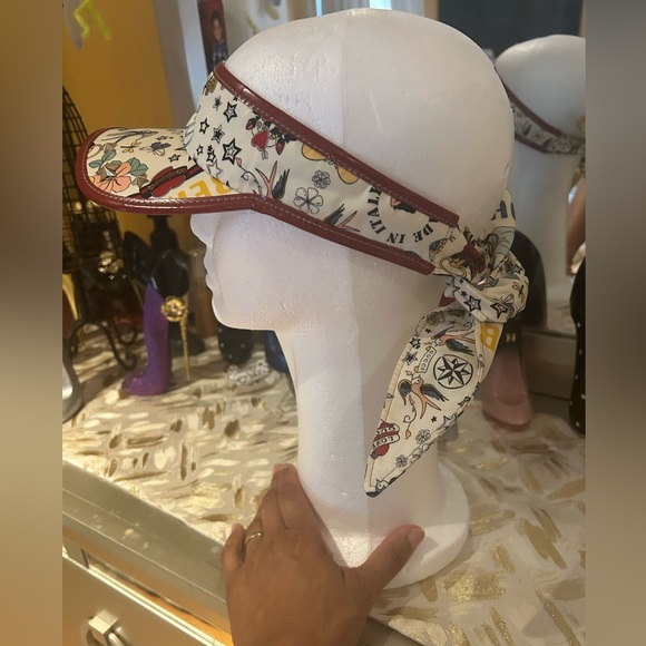 SUPER RARE GUCCI Vintage Mermaid Tattoo Stars Tie Visor!!! - Picture 15 of 16
